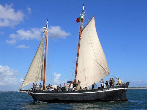 Galeao — aluguer de barco em Lisboa, Sunset Boats Lisbon